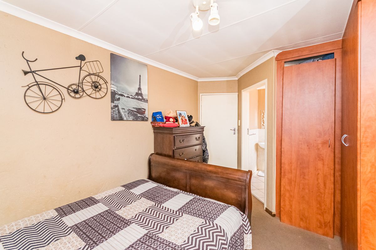 Bidding to start from R550 000!! Live Auction! Charming 2-Bedroom apartment in Heuweloord! - Photo 4