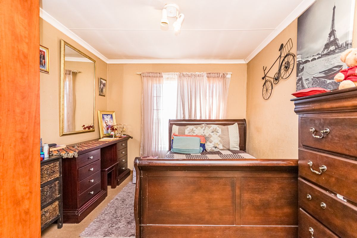 Bidding to start from R550 000!! Live Auction! Charming 2-Bedroom apartment in Heuweloord! - Photo 2