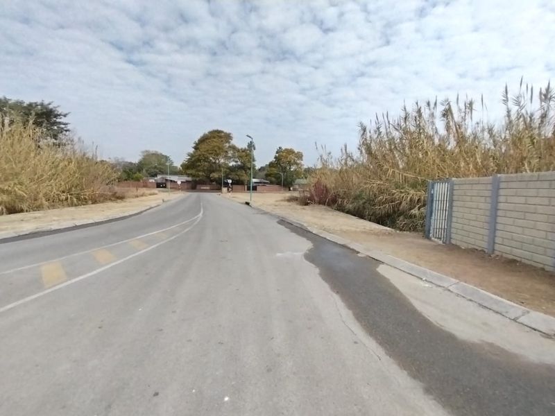 Prime 460m2 vacant land for sale in Brits Central—perfect for your dream home or investment opportu - Photo 4