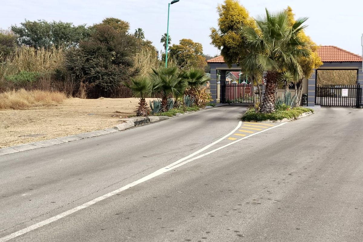 Prime 460m2 vacant land for sale in Brits Central—perfect for your dream home or investment opportu - Photo 2