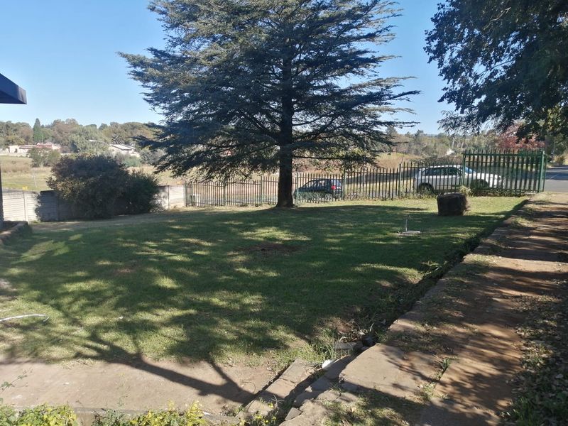 Sunny 4 bedroom Family home in sought after area - Photo 3