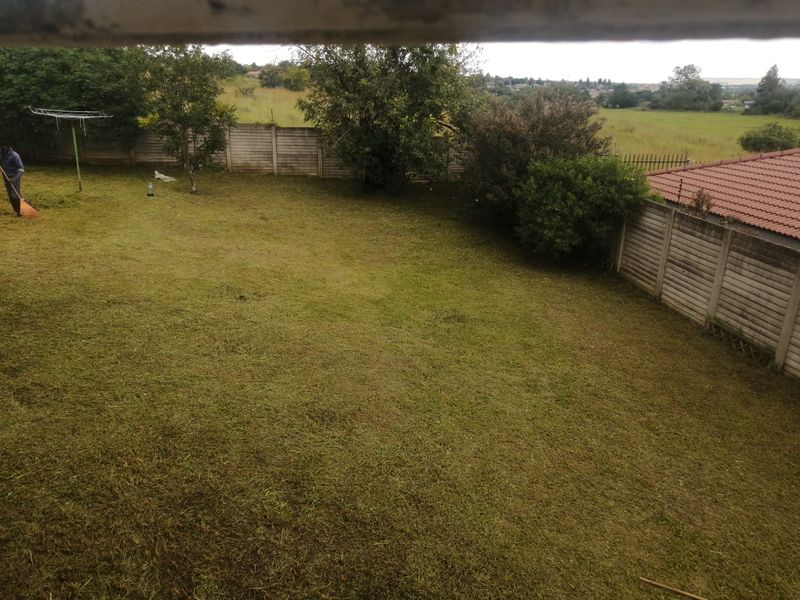 Sunny 4 bedroom Family home in sought after area - Photo 6