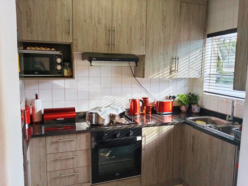 STUNNING 2 BED APARTMENT FOR SALE! - Photo 2