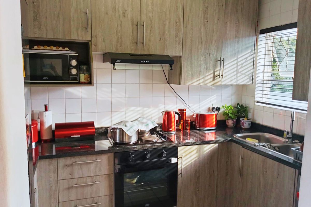 STUNNING 2 BED APARTMENT FOR SALE! - Photo 2