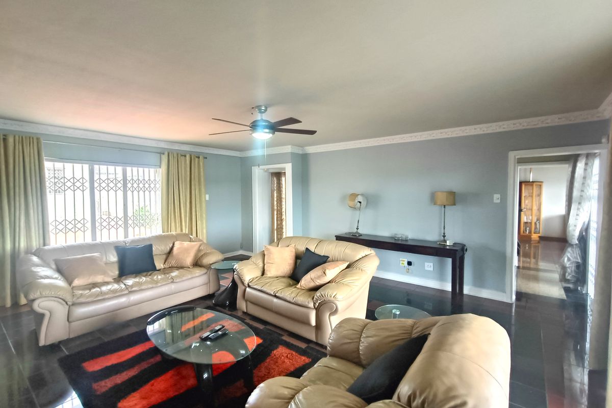 Luxurious Waterfront Living in Mzingazi - Photo 4