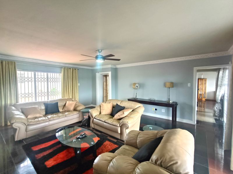 Luxurious Waterfront Living in Mzingazi - Photo 4