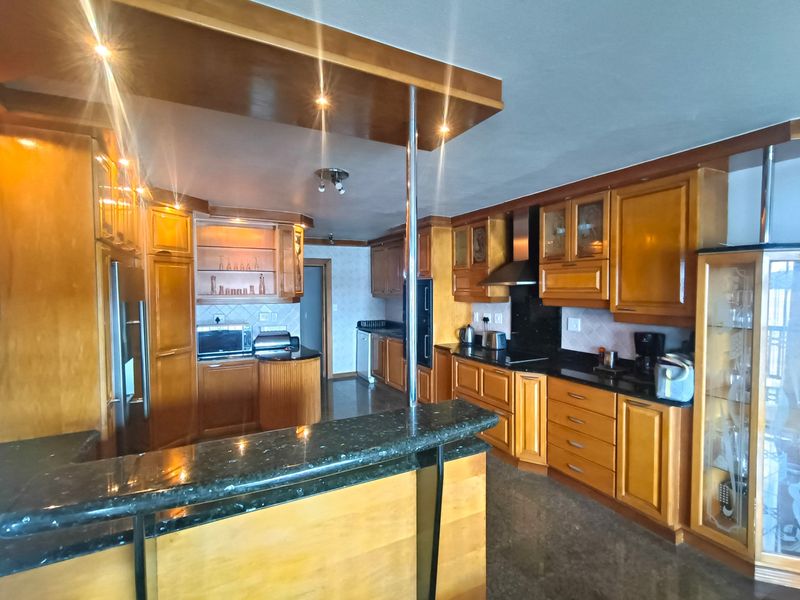 Luxurious Waterfront Living in Mzingazi - Photo 2