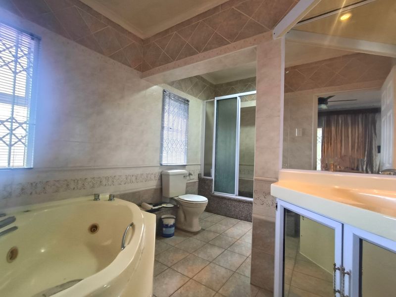 Luxurious Waterfront Living in Mzingazi - Photo 9