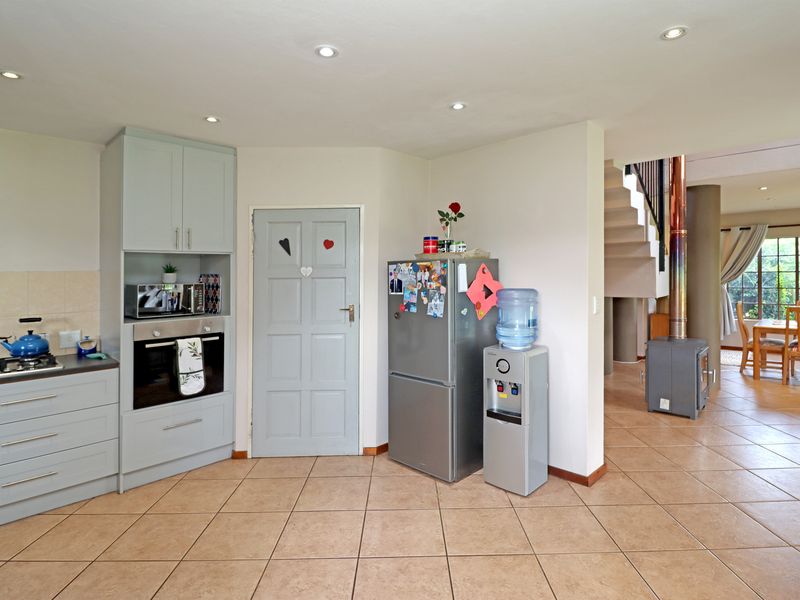 A stunning family home embraced by nature - Photo 9