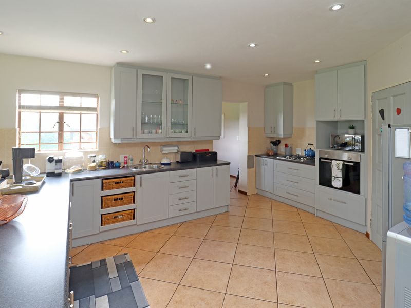 A stunning family home embraced by nature - Photo 6