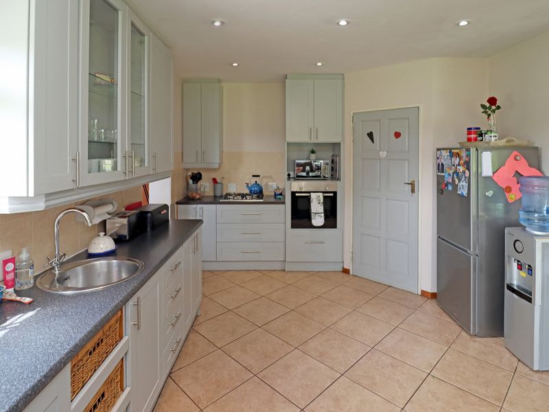 A stunning family home embraced by nature - Photo 7