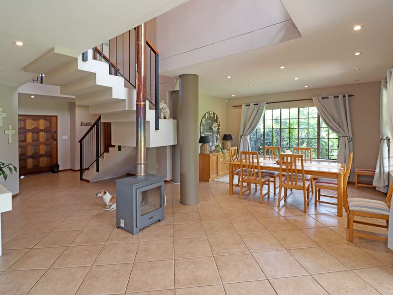 A stunning family home embraced by nature - Photo 2