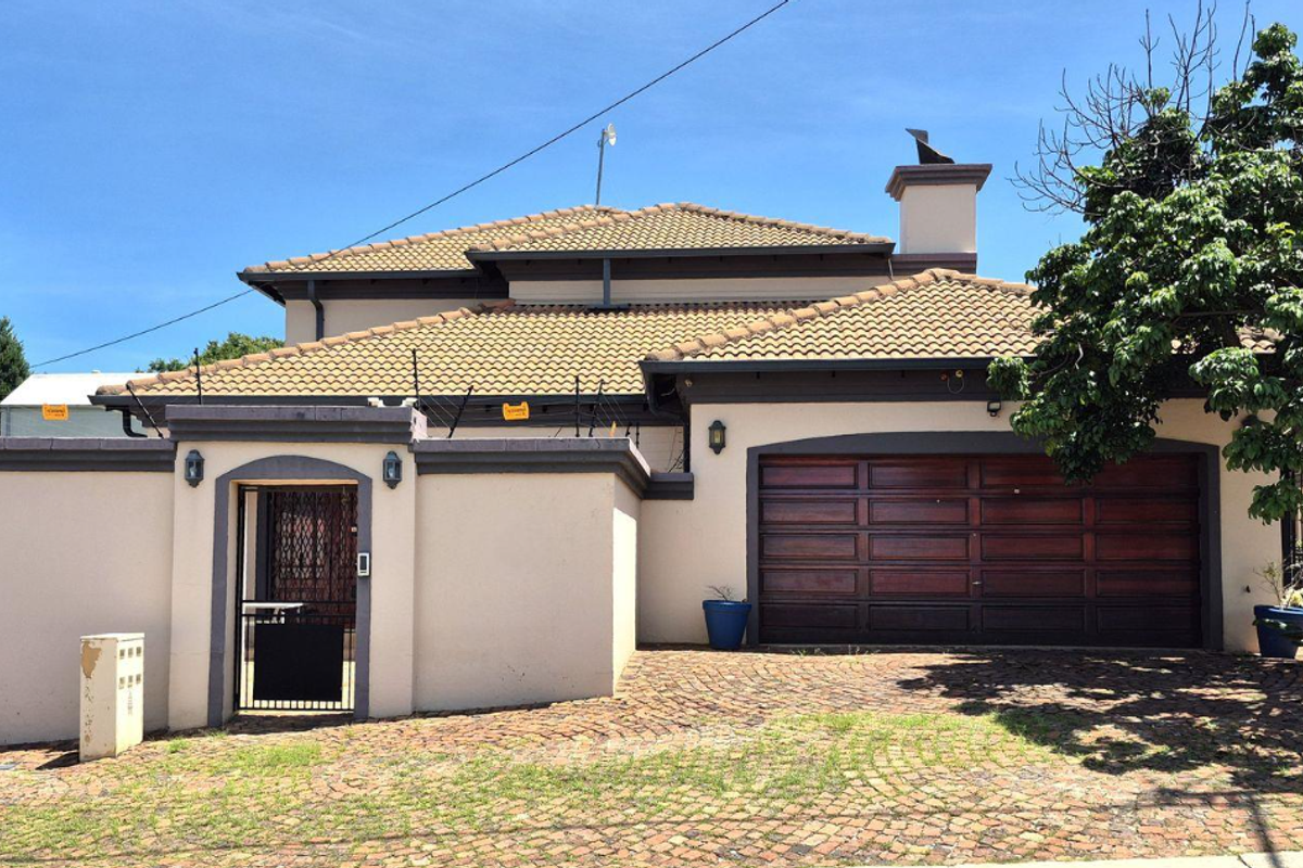 Stunning 5-bedroom Freehold home in Menlo Park, Pretoria—perfect blend of luxury and comfort awaits - Photo 2