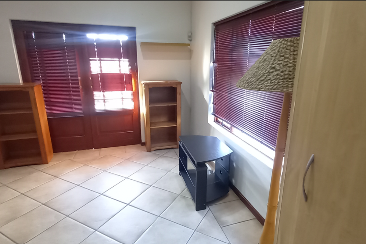 Stunning 5-bedroom Freehold home in Menlo Park, Pretoria—perfect blend of luxury and comfort awaits - Photo 5