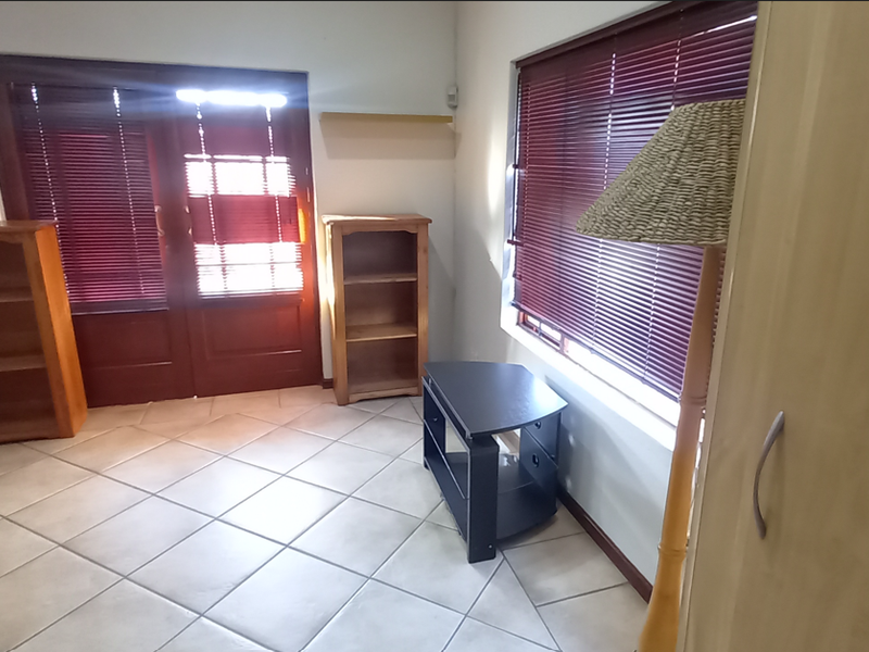 Stunning 5-bedroom Freehold home in Menlo Park, Pretoria—perfect blend of luxury and comfort awaits - Photo 5