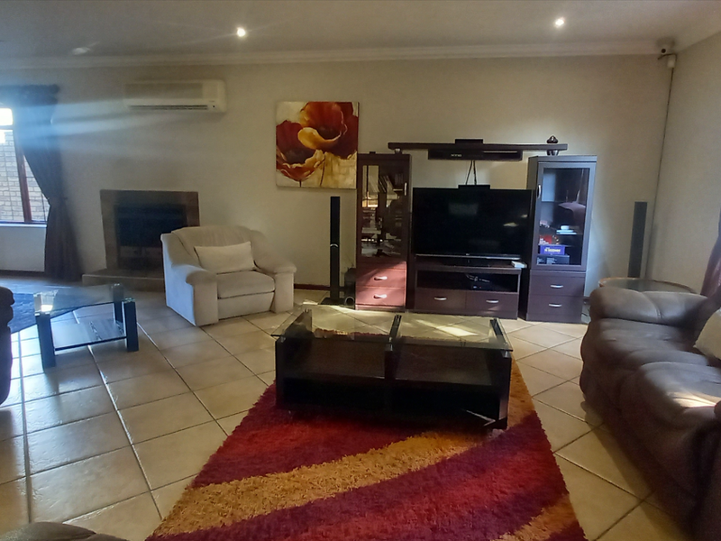 Stunning 5-bedroom Freehold home in Menlo Park, Pretoria—perfect blend of luxury and comfort awaits - Photo 7