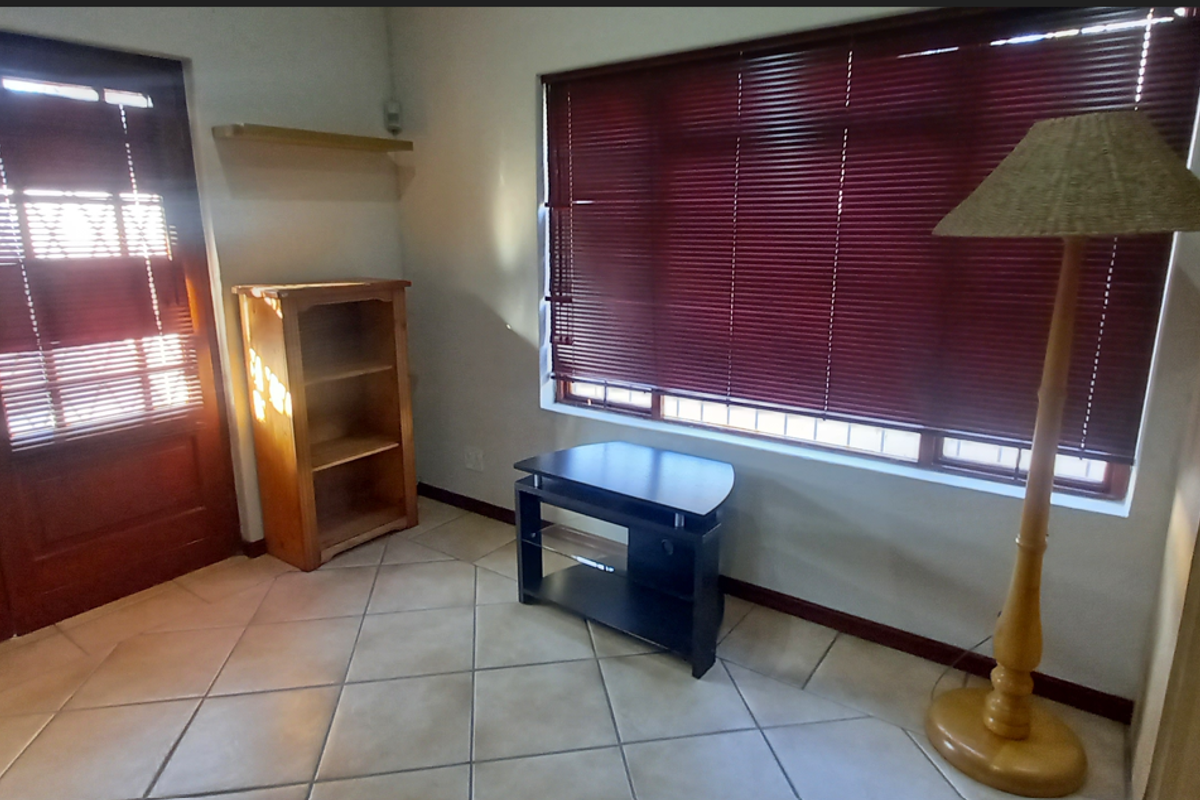 Stunning 5-bedroom Freehold home in Menlo Park, Pretoria—perfect blend of luxury and comfort awaits - Photo 4