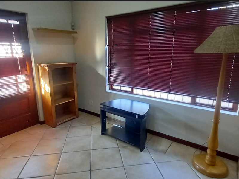 Stunning 5-bedroom Freehold home in Menlo Park, Pretoria—perfect blend of luxury and comfort awaits - Photo 4