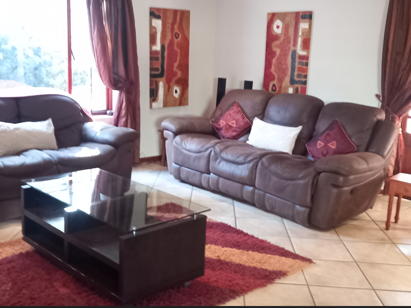 Stunning 5-bedroom Freehold home in Menlo Park, Pretoria—perfect blend of luxury and comfort awaits - Photo 8