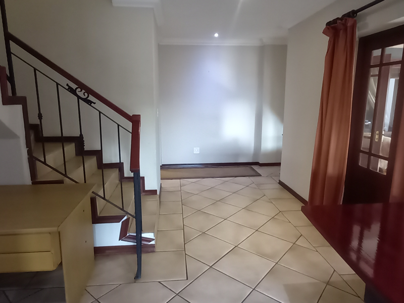 Stunning 5-bedroom Freehold home in Menlo Park, Pretoria—perfect blend of luxury and comfort awaits - Photo 6