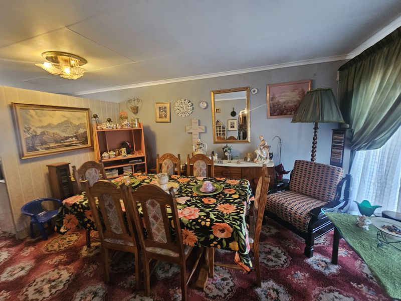 Charming 3-Bedroom Family Home with Versatile Living Spaces - Photo 10