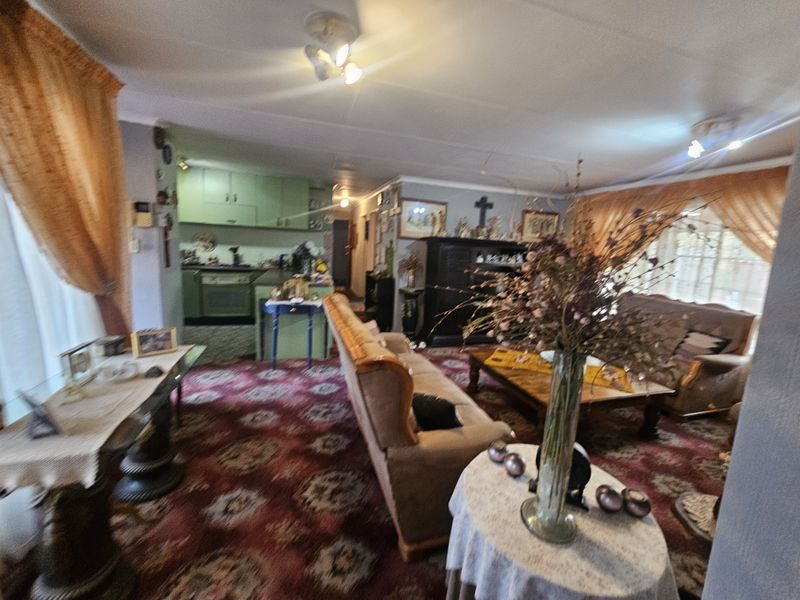 Charming 3-Bedroom Family Home with Versatile Living Spaces - Photo 9