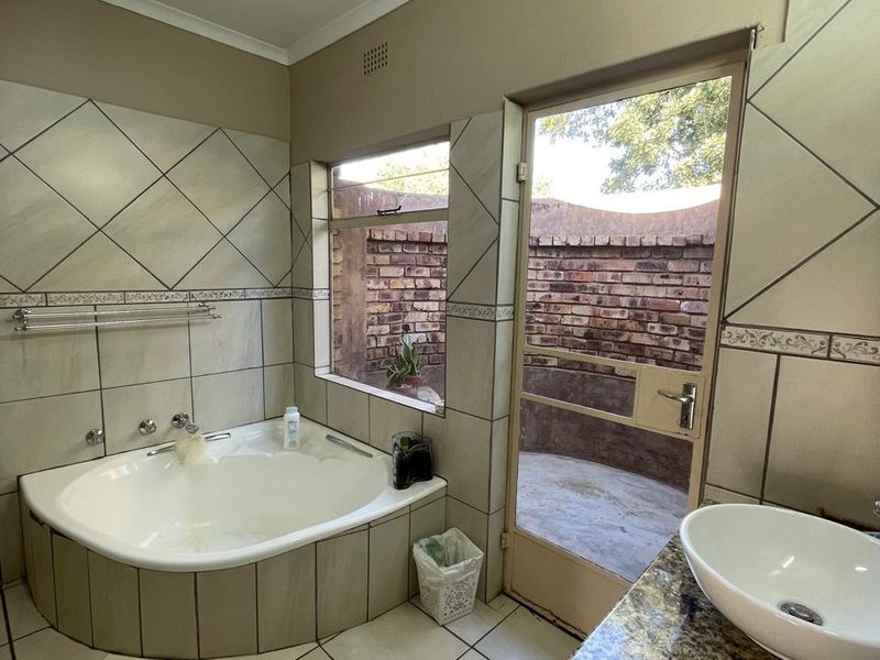 Spacious Living in the Heart of Groblersdal – Your Dream Home Awaits! - Photo 4
