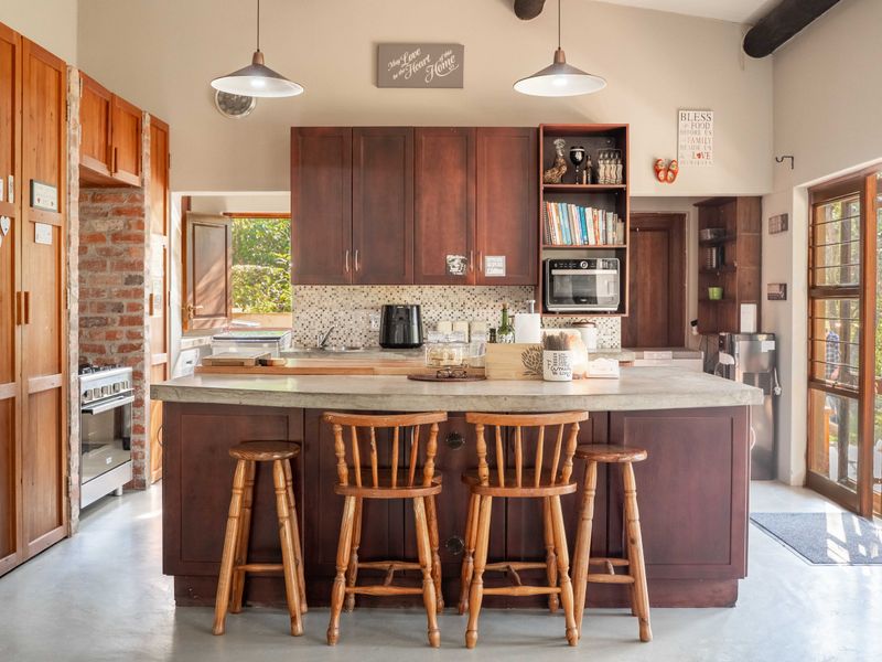 An Oasis with Views and 3 bed Cottage - Photo 8