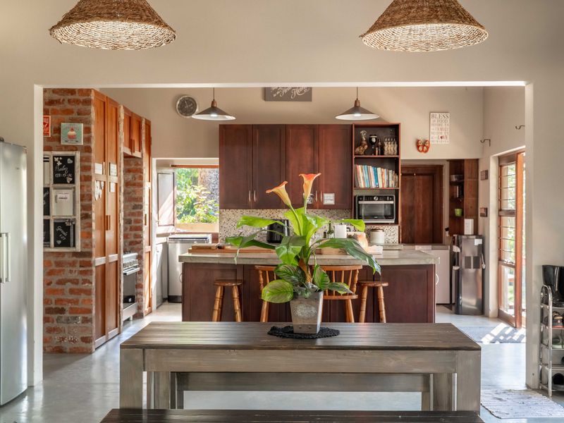 An Oasis with Views and 3 bed Cottage - Photo 6