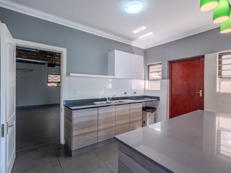 Freestanding Duplex in Secure Estate with Sweeping Sea and Valley Views - Photo 8