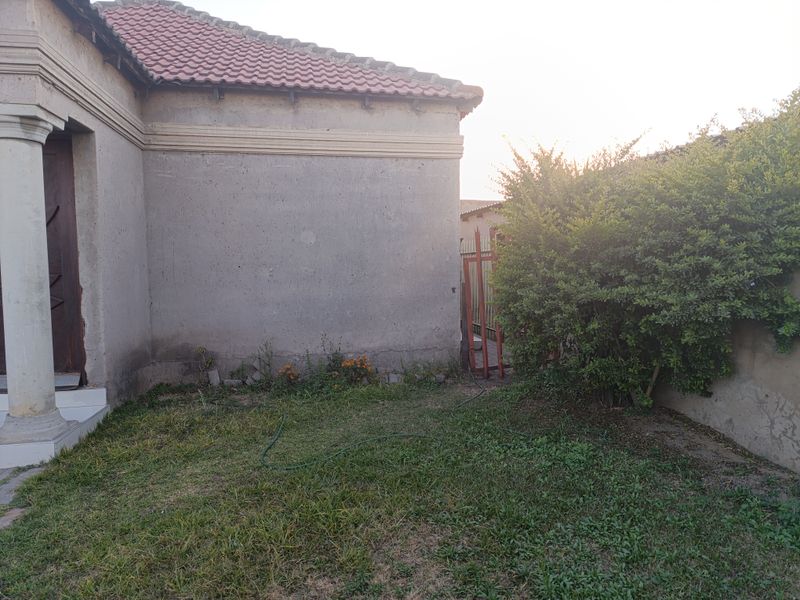 HOUSE FOR SALE IN KLARINET - Photo 2