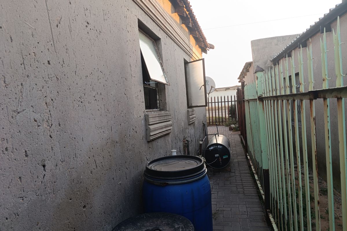 HOUSE FOR SALE IN KLARINET - Photo 3