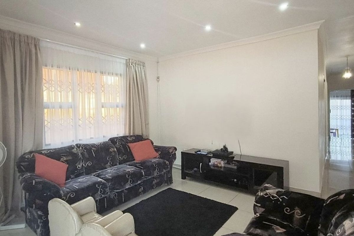 3 Bedroom House for Sale - Photo 5