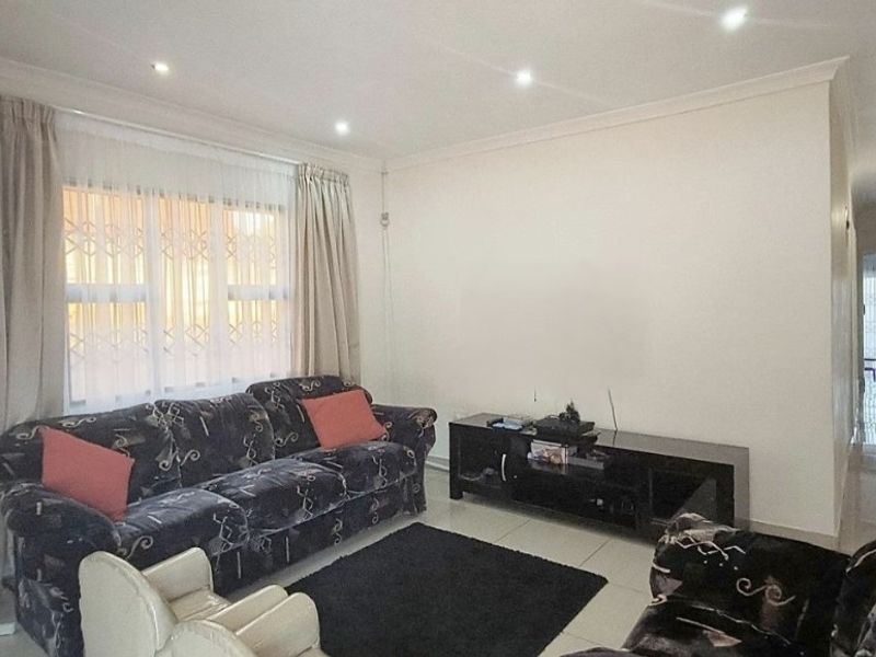 3 Bedroom House for Sale - Photo 5