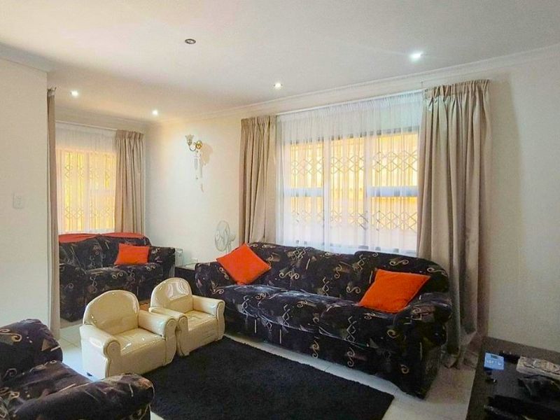 3 Bedroom House for Sale - Photo 4