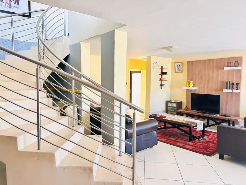 House for sale in Waterval -Stunning Views from This Double-Story Beauty! - Photo 5