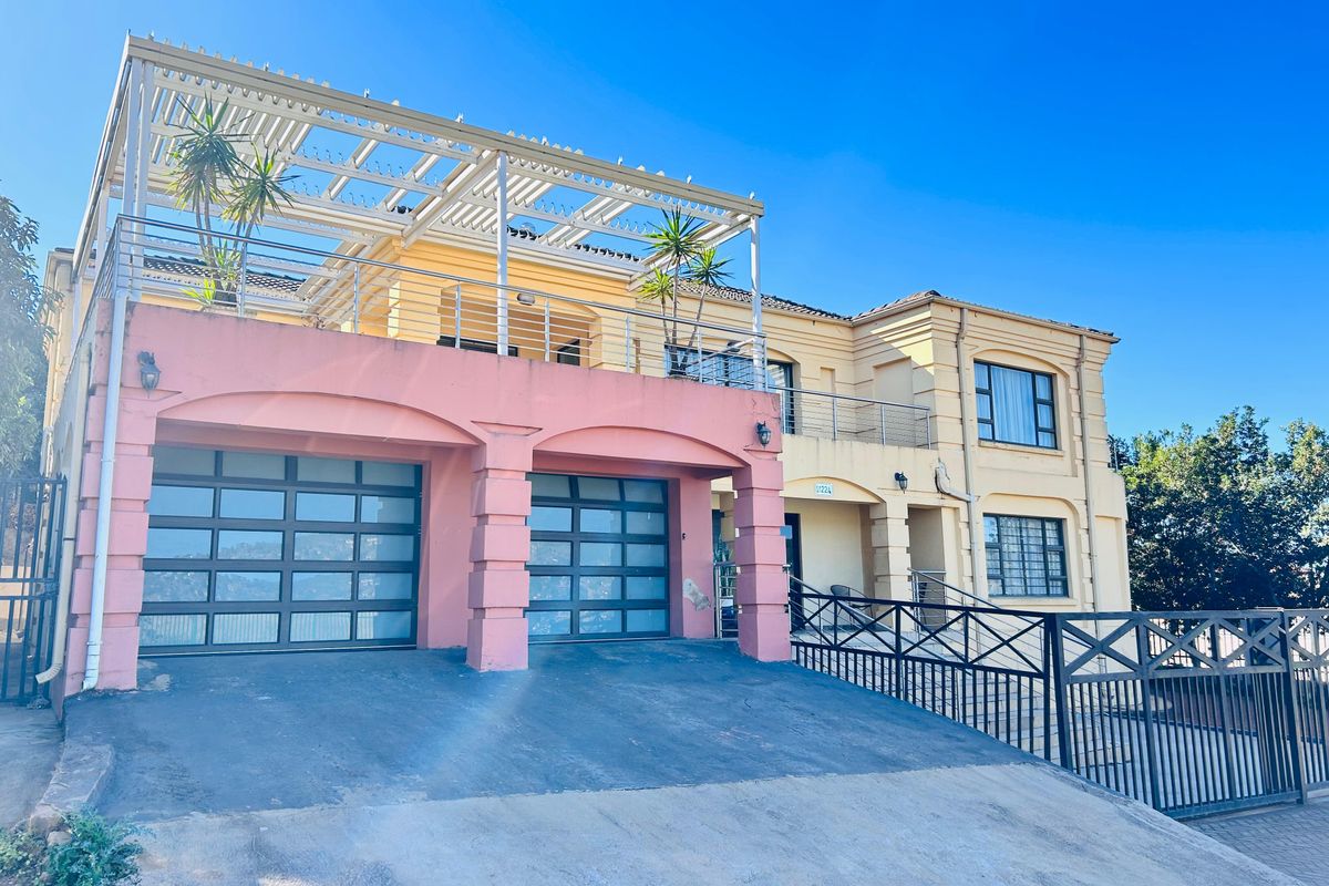 House for sale in Waterval -Stunning Views from This Double-Story Beauty! - Photo 2