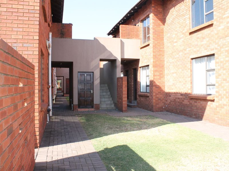 Stunning 2-bedroom sectional title for sale in Albertsdal, Alberton—modern living awaits you! - Photo 2