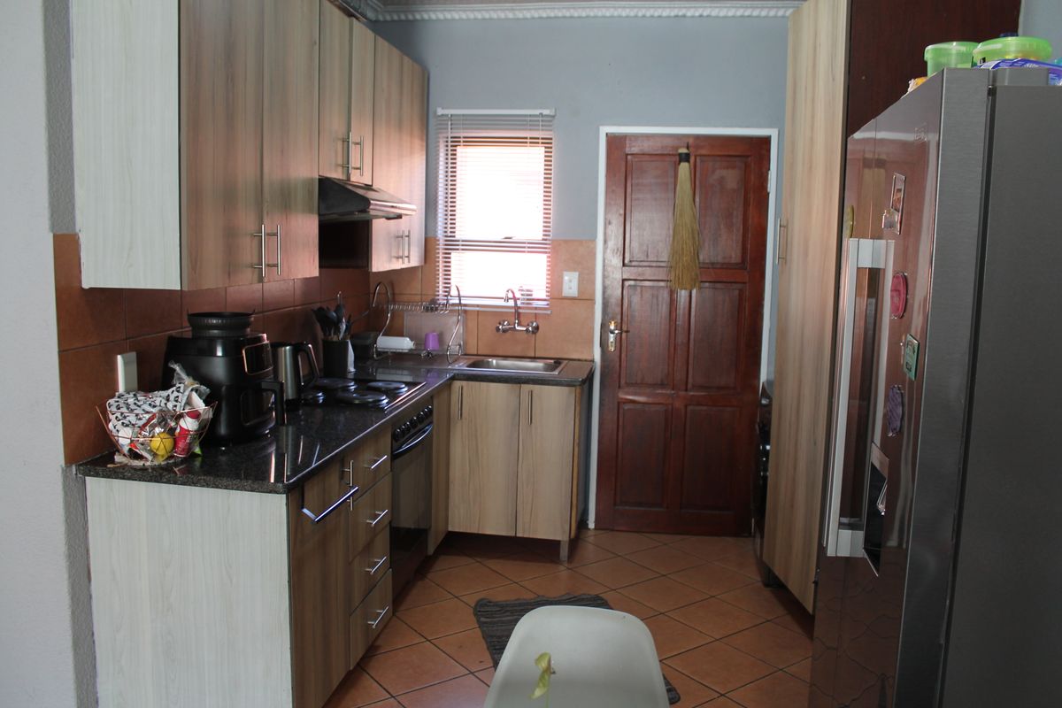 Stunning 2-bedroom sectional title for sale in Albertsdal, Alberton—modern living awaits you! - Photo 4