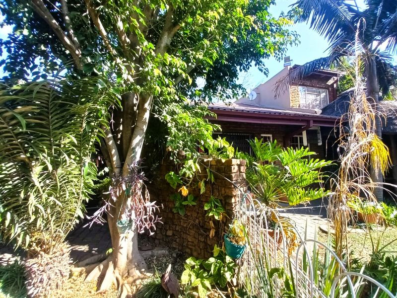 Spacious Family Home with Excellent Potential - Photo 3