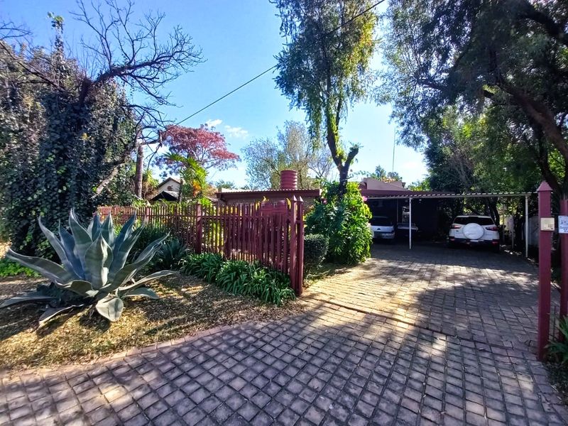 Spacious Family Home with Excellent Potential - Photo 4