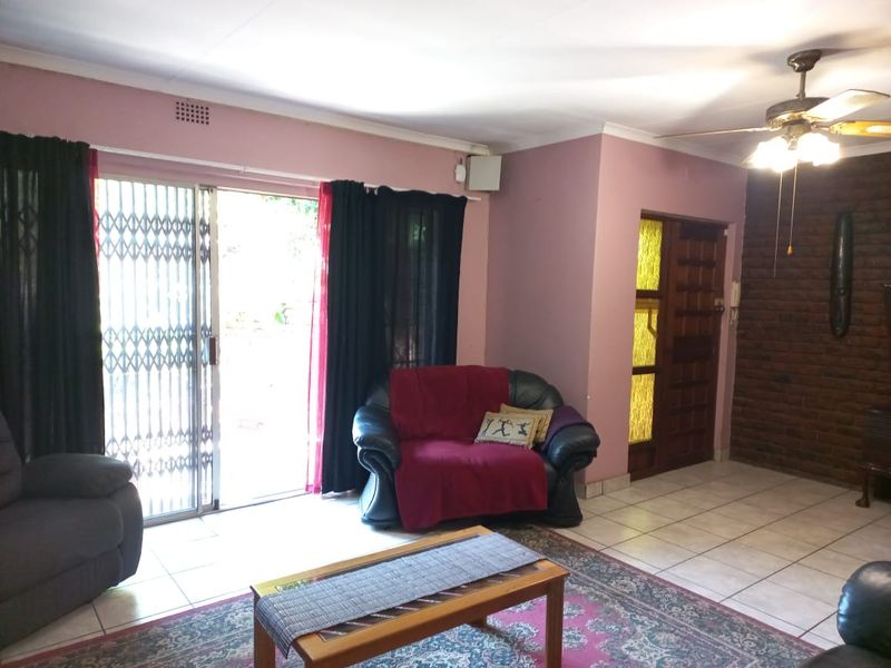 Spacious Family Home with Excellent Potential - Photo 7