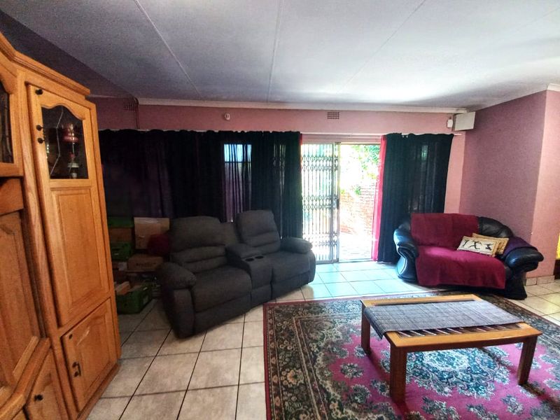 Spacious Family Home with Excellent Potential - Photo 6