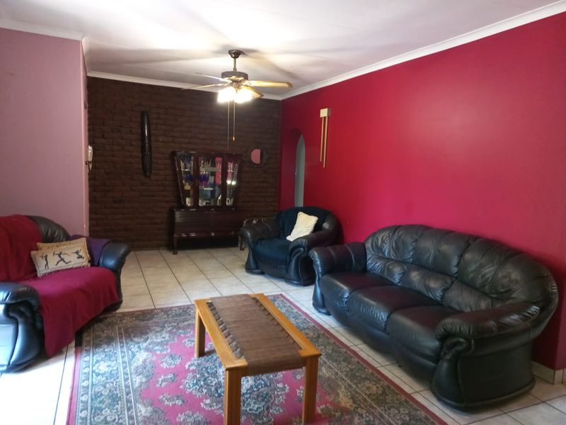 Spacious Family Home with Excellent Potential - Photo 8