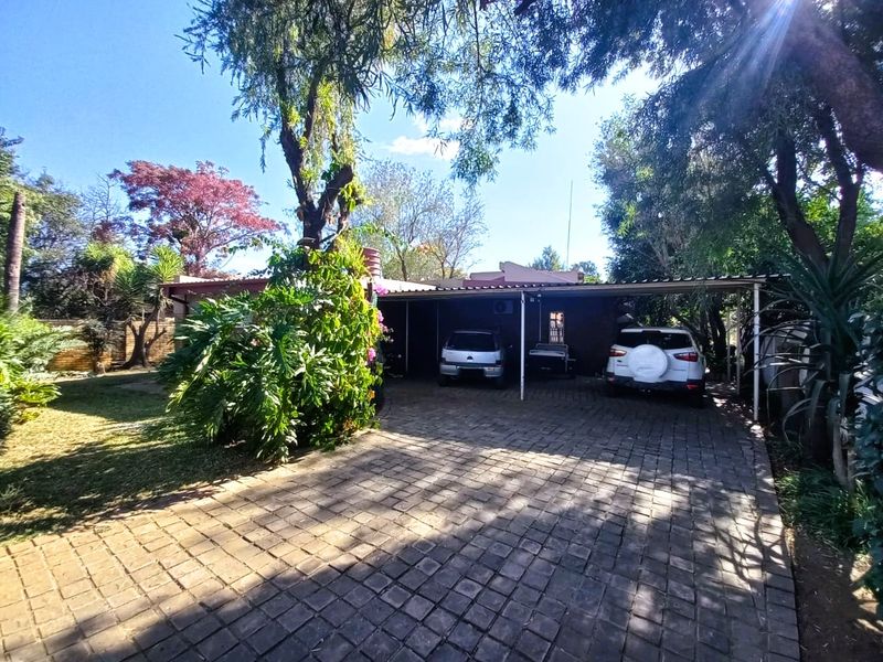 Spacious Family Home with Excellent Potential - Photo 5