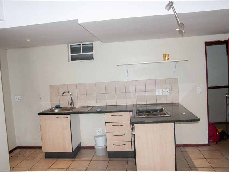 INVESTMENT OPPORTUNITY IN VIBRANT BRAAMFONTEIN! - Photo 2