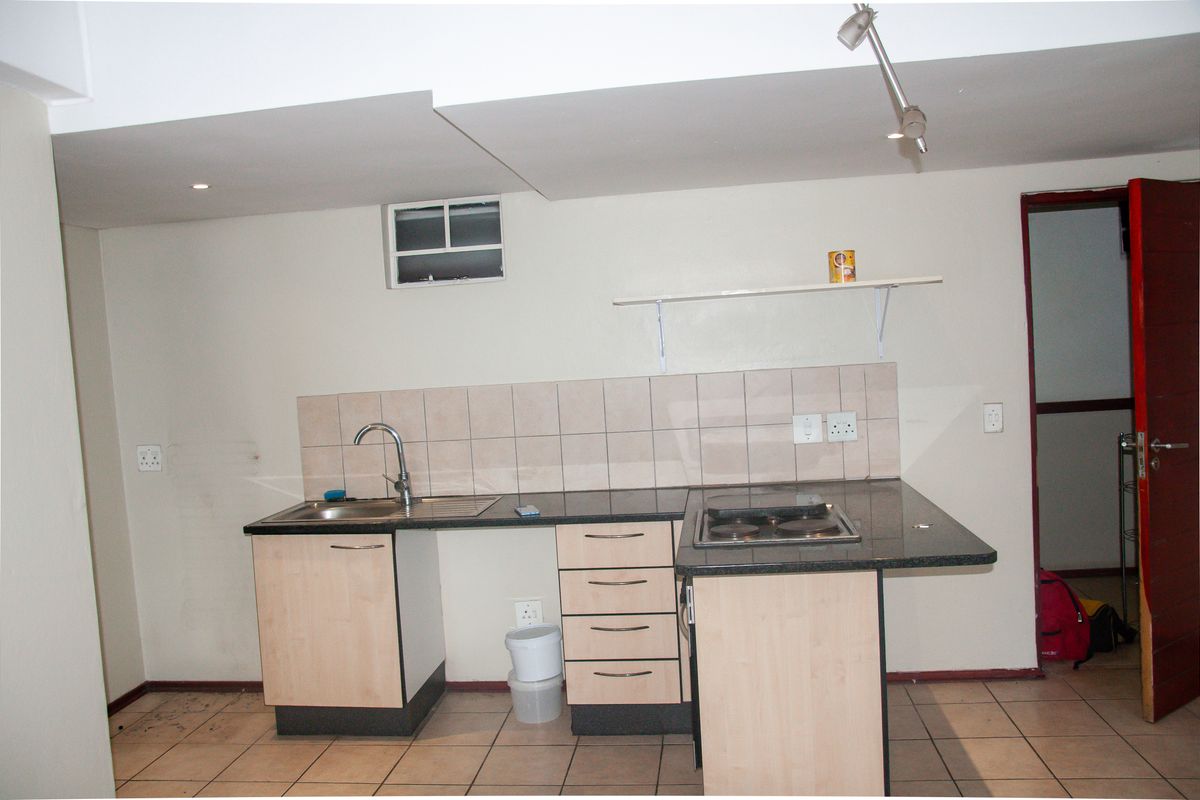 INVESTMENT OPPORTUNITY IN VIBRANT BRAAMFONTEIN! - Photo 2