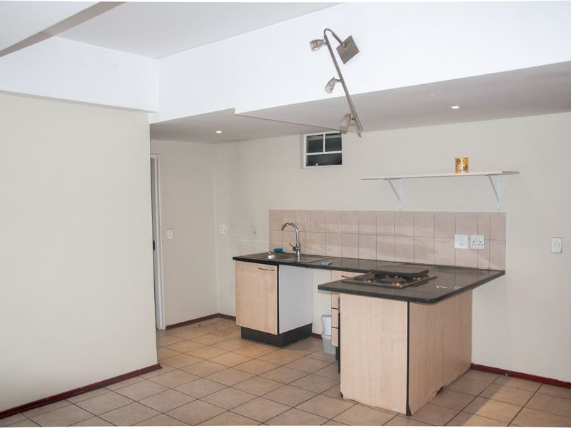 INVESTMENT OPPORTUNITY IN VIBRANT BRAAMFONTEIN! - Photo 4