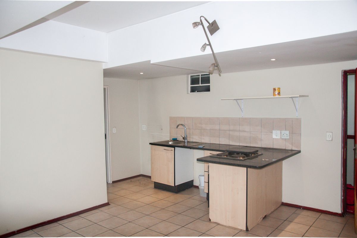 INVESTMENT OPPORTUNITY IN VIBRANT BRAAMFONTEIN! - Photo 4