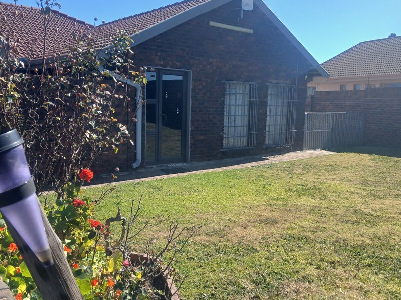 Start Your Family's Next Chapter in This Inviting Home in Leslie Ext 3 - Photo 2